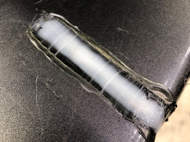 窒素シールドガスによって酸素を遮断した溶接